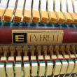 1982 American walnut Everett console - Upright - Console Pianos